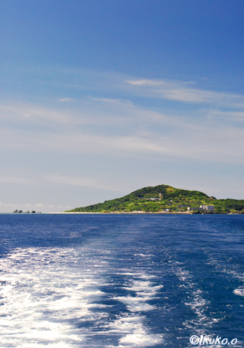 船の上から見た大神島
