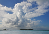 池間島上空の巨大な入道雲