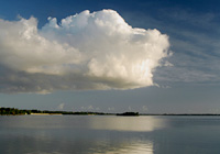 与那覇湾の上に浮かぶ雲