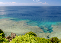 サバ沖の青い海