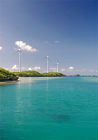 風車と海